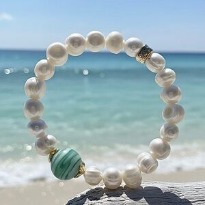 Hand Crafted Coastal Beach Beaded
Pearl Bracelet